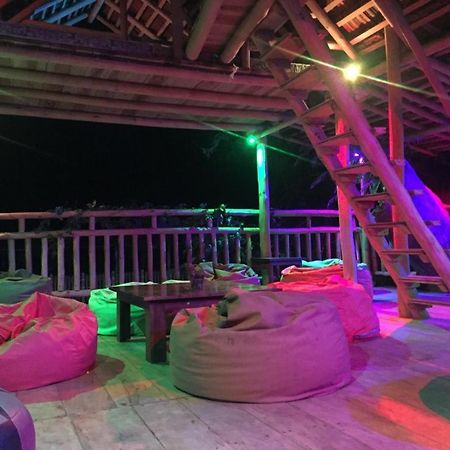Tiki Bar Hostel إيلا المظهر الخارجي الصورة