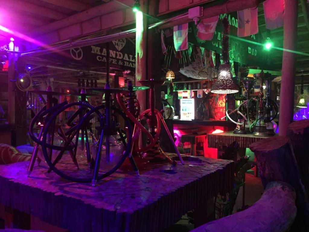 Tiki Bar Hostel إيلا المظهر الخارجي الصورة