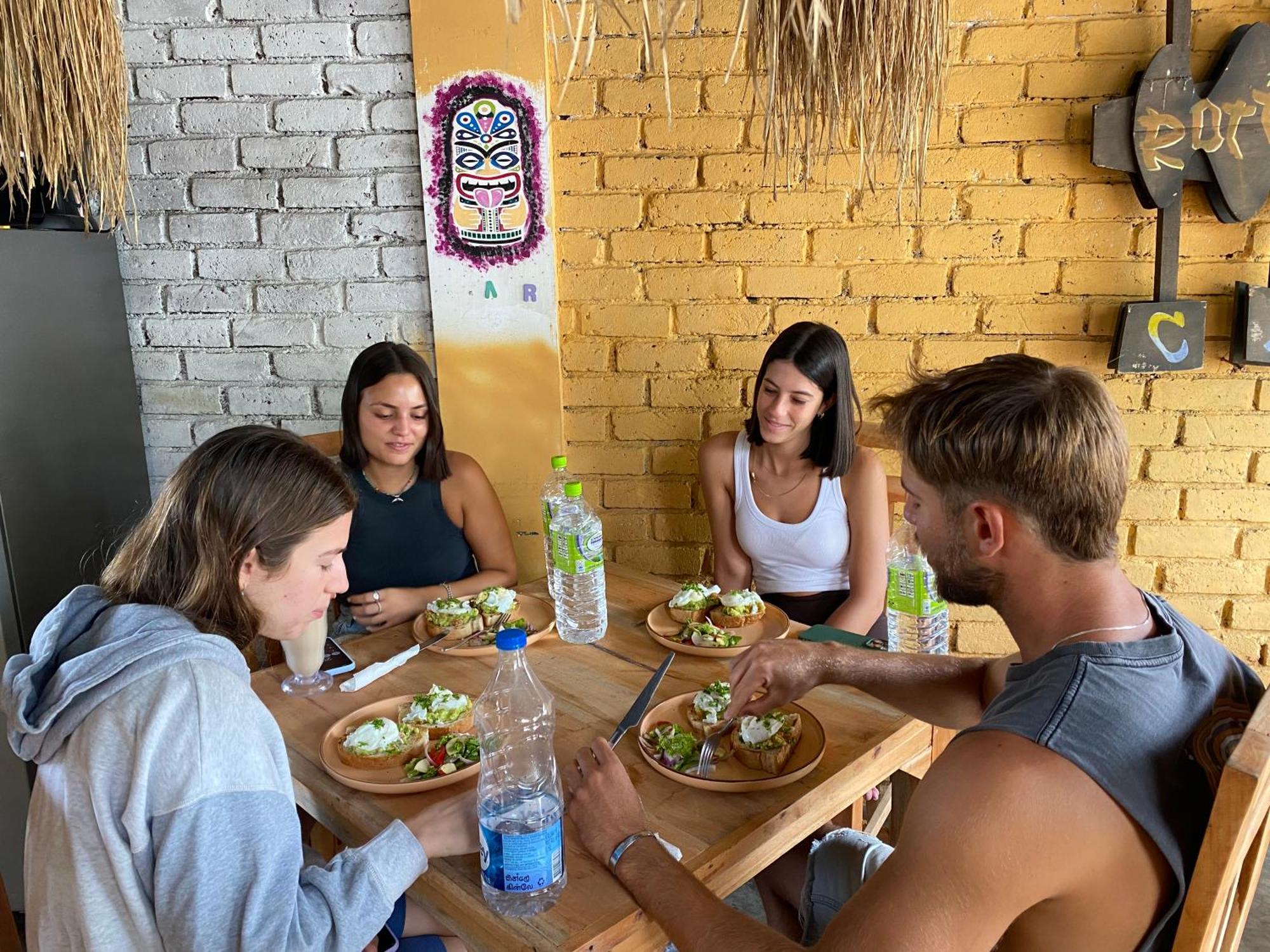 Tiki Bar Hostel إيلا المظهر الخارجي الصورة