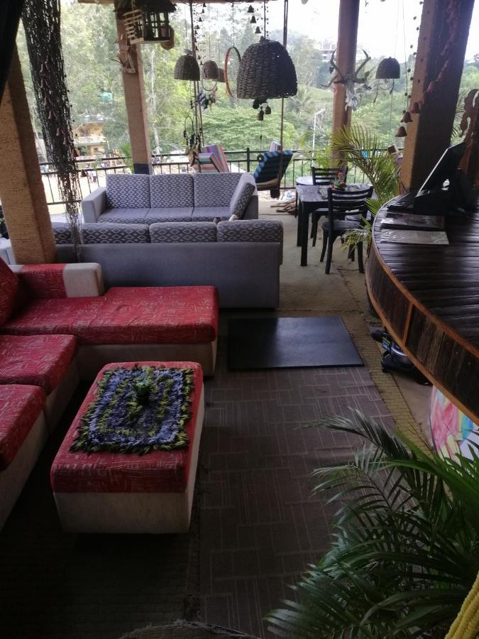 Tiki Bar Hostel إيلا المظهر الخارجي الصورة