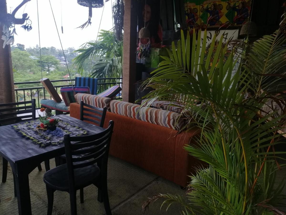 Tiki Bar Hostel إيلا المظهر الخارجي الصورة