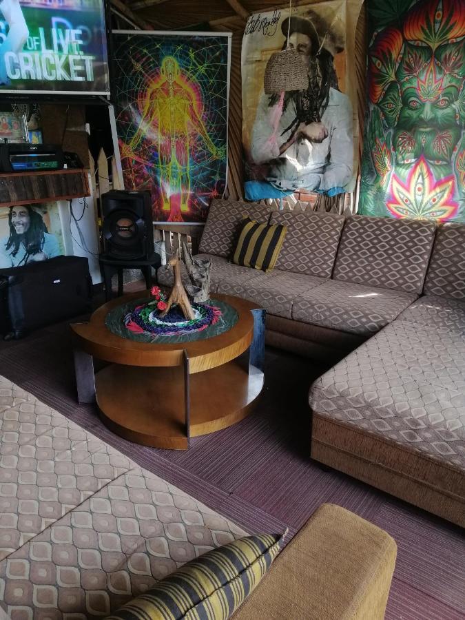 Tiki Bar Hostel إيلا المظهر الخارجي الصورة