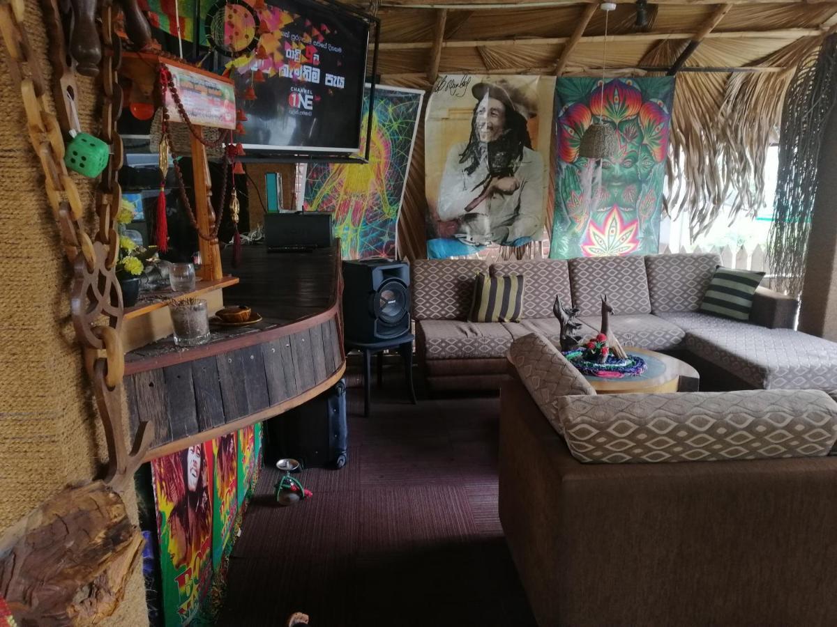 Tiki Bar Hostel إيلا المظهر الخارجي الصورة