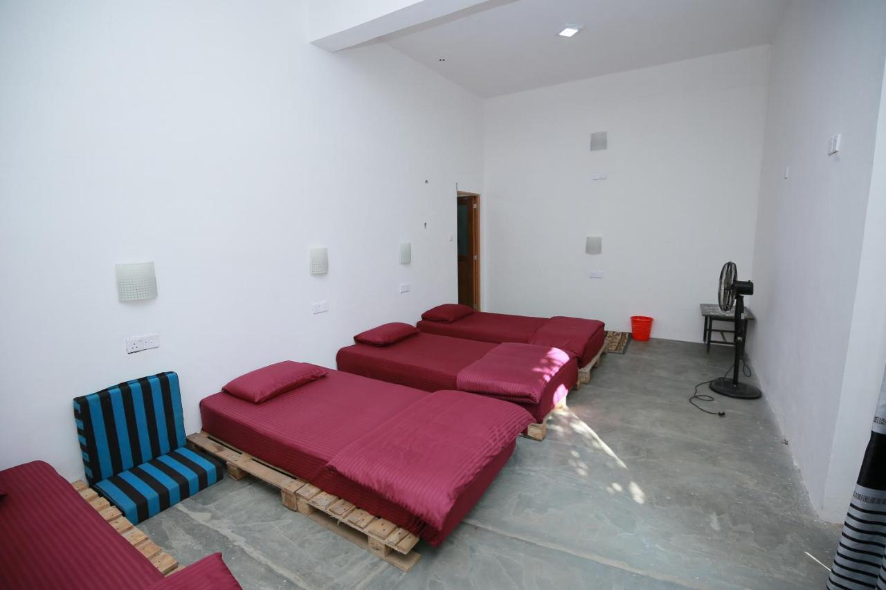 Tiki Bar Hostel إيلا المظهر الخارجي الصورة